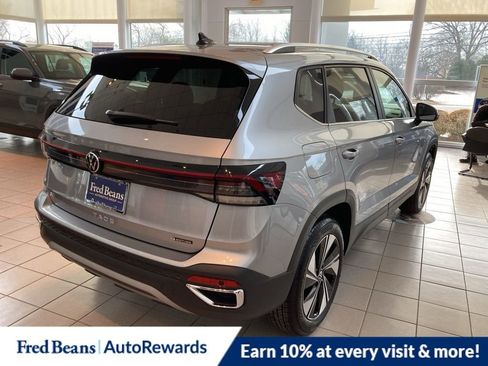 New 2026 Volkswagen Taos SE image 5