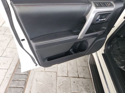 Used 2018 Toyota 4Runner Limited AWD/4WD image 29