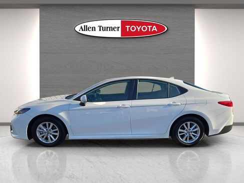 Used 2025 Toyota Camry LE FWD image 10
