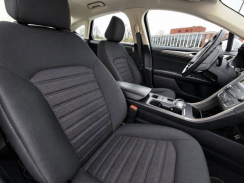 Used 2020 Ford Fusion SE AWD/4WD image 9