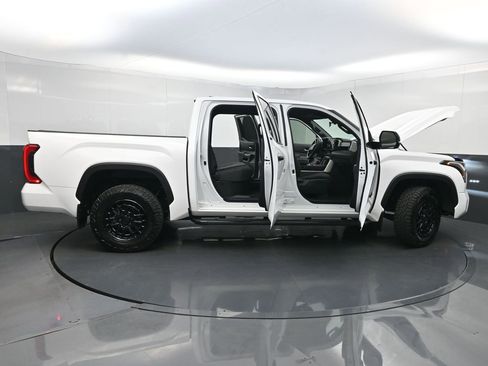 Used 2025 Toyota Tundra SR5 w/ SR5 Convenience Package AWD/4WD image 37