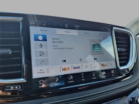 New 2026 Chrysler Pacifica Limited w/ S Appearance Package image 5