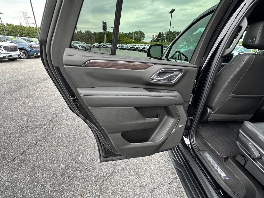 Used 2023 Chevrolet Tahoe LT w/ Luxury Package AWD/4WD image 27