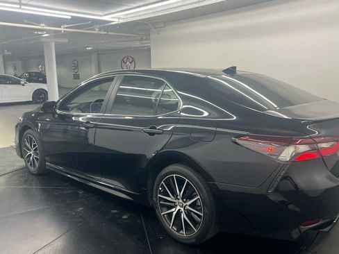Used 2024 Toyota Camry SE FWD image 4