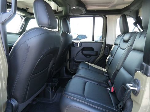 Used 2025 Jeep Wrangler Unlimited Sport AWD/4WD image 18