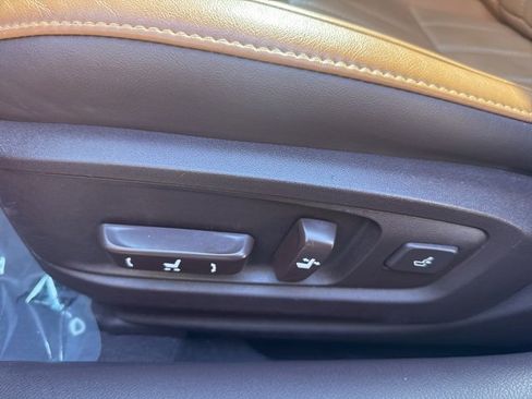 Used 2016 Lexus ES 350 w/ Luxury Package w/Wood Trim image 16