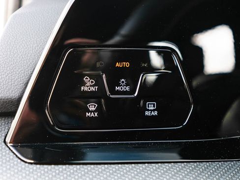 Used 2022 Volkswagen Golf R image 30