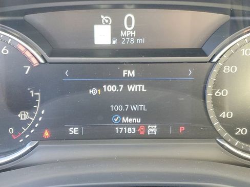 Used 2023 Cadillac XT5 Premium Luxury image 11