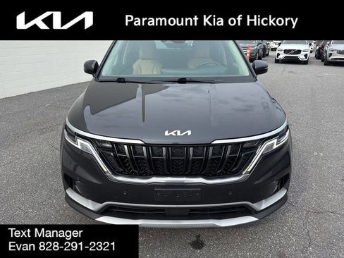 Used 2023 Kia Carnival EX image 2