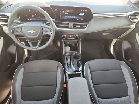 Used 2025 Chevrolet TrailBlazer LS w/ LS Confidence Package FWD image 19