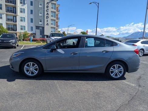 Used 2018 Chevrolet Cruze LT FWD image 8