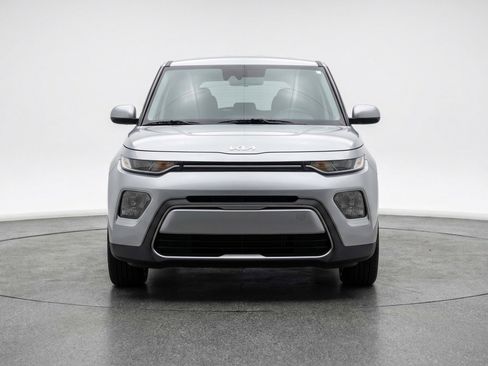 Used 2025 Kia Soul LX w/ LX Technology Package image 2