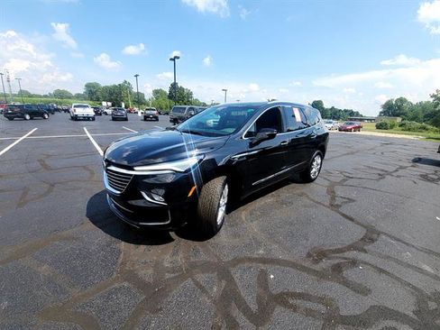 Used 2023 Buick Enclave Essence w/ Experience Buick Package image 8