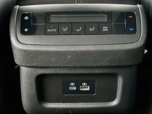 Used 2025 Nissan Pathfinder SV FWD image 26