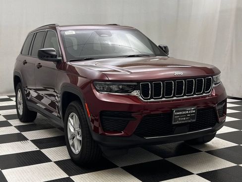 Used 2025 Jeep Grand Cherokee Laredo X w/ Trailer Tow Package AWD/4WD image 2