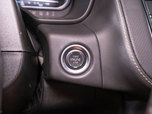 Used 2024 GMC Yukon SLT w/ SLT Luxury Package AWD/4WD image 28