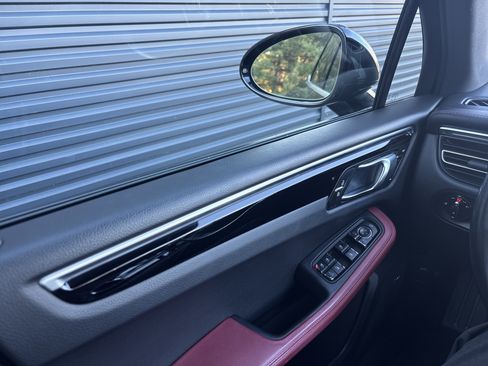 Certified 2022 Porsche Macan image 22