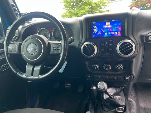 Used 2016 Jeep Wrangler Unlimited Rubicon AWD/4WD image 25