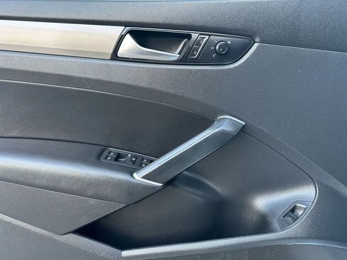 Used 2020 Volkswagen Passat 2.0T SE image 9