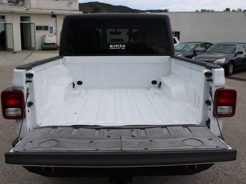 Used 2021 Jeep Gladiator Sport AWD/4WD image 9