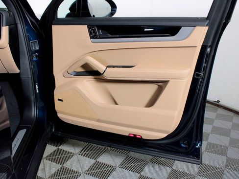 Certified 2026 Porsche Cayenne image 39