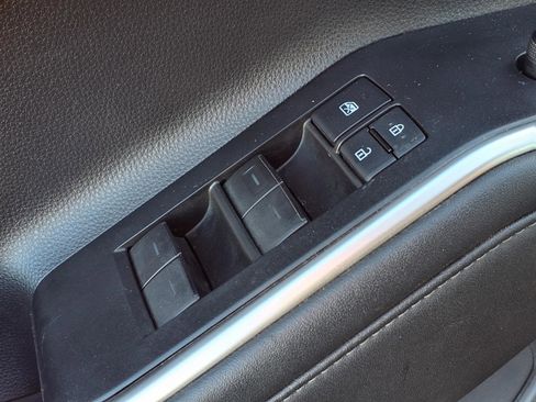 Used 2021 Toyota Highlander XLE AWD/4WD image 20