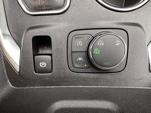 Used 2023 Chevrolet Traverse RS AWD/4WD image 26