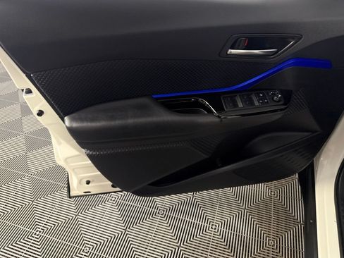 Used 2021 Toyota C-HR XLE FWD image 25