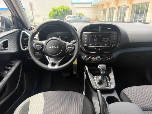 Used 2025 Kia Soul LX FWD image 11