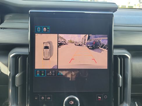 Used 2024 GMC Acadia AT4 w/ Luxury Package image 10