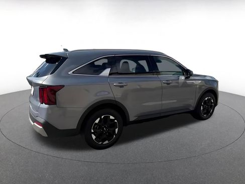 Used 2024 Kia Sorento S image 15