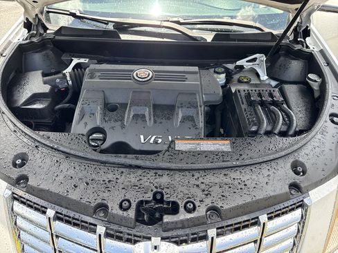 Used 2013 Cadillac SRX Luxury image 27