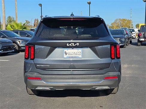 Certified 2024 Kia Sorento S w/ Panoramic Sunroof Package image 5