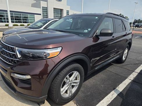 Used 2020 Ford Explorer XLT w/ Equipment Group 202A AWD/4WD image 1