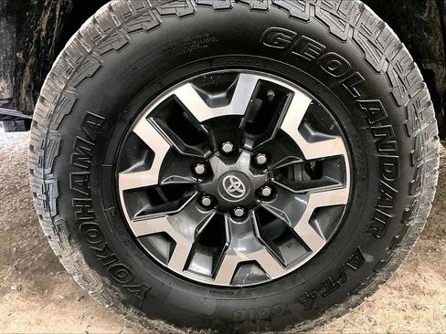 Used 2020 Toyota Tacoma TRD Off-Road w/ Blackout Package image 8