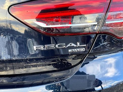 Used 2019 Buick Regal Essence w/ Sights and Sounds Package image 8