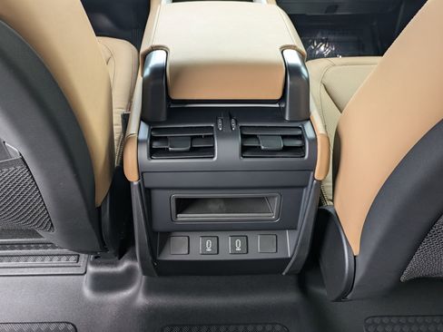 New 2026 Land Rover Defender 110 X-Dynamic SE image 24