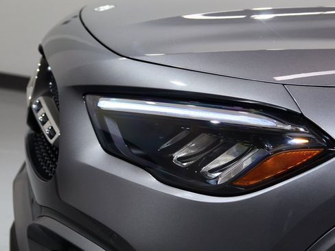 Used 2025 Mercedes-Benz GLA 250 4MATIC image 16