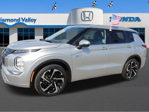 Used 2024 Mitsubishi Outlander 4WD Plug-In Hybrid image 3