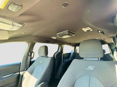 Used 2021 Chrysler Pacifica Touring w/ S Appearance Package image 22