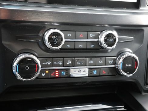 New 2026 Ford F250 Lariat w/ Black Appearance Package image 26