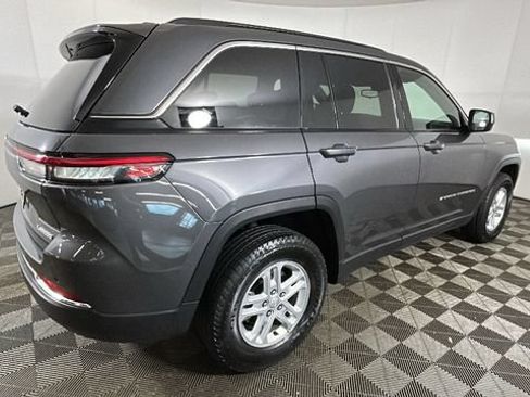 Used 2024 Jeep Grand Cherokee Laredo AWD/4WD image 2