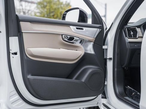 New 2026 Volvo XC90 B6 Ultra w/ Lounge Package image 35