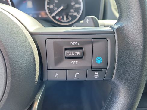 Certified 2024 Nissan Rogue SV FWD image 17