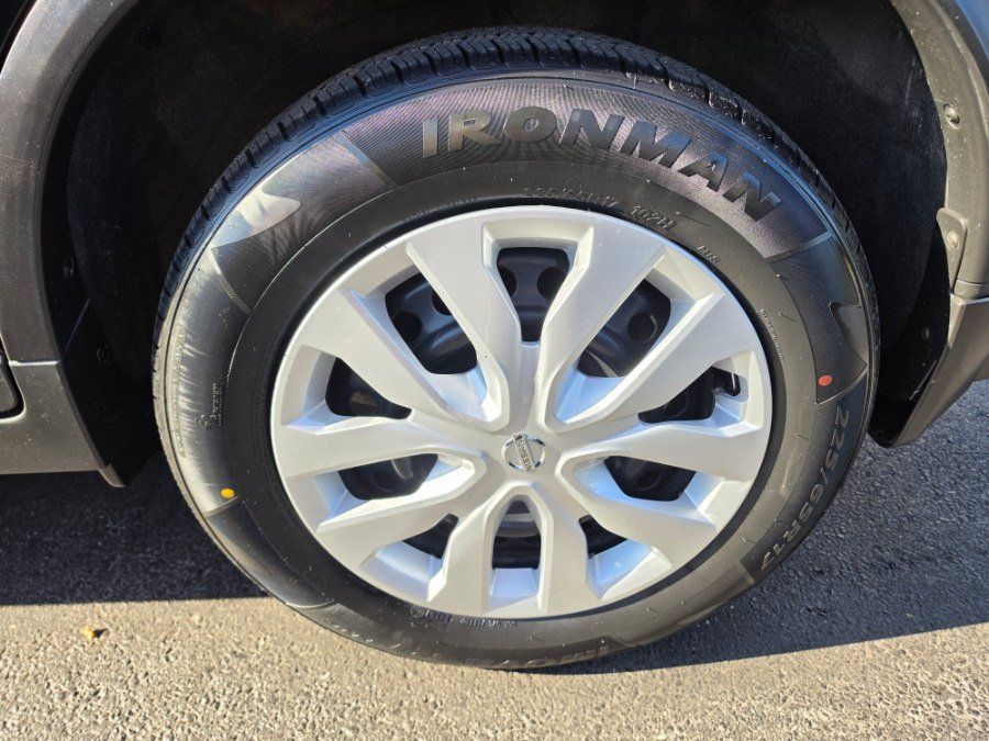 Used 2019 Nissan Rogue S AWD/4WD image 11