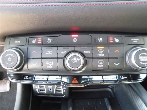 Used 2025 Dodge Durango GT AWD/4WD image 17