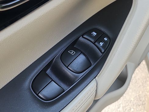 Used 2019 Nissan Rogue Sport SL FWD image 16