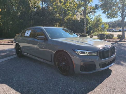 Used 2022 BMW 750i xDrive w/ Executive Package image 3