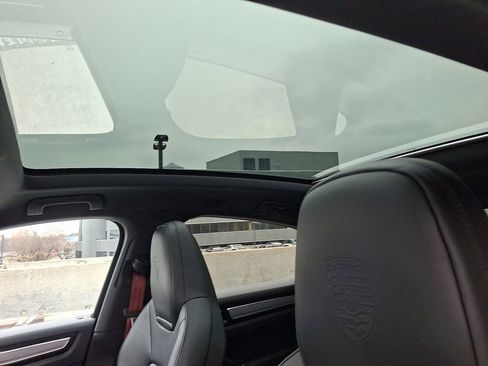 Used 2023 Porsche Cayenne Coupe image 16