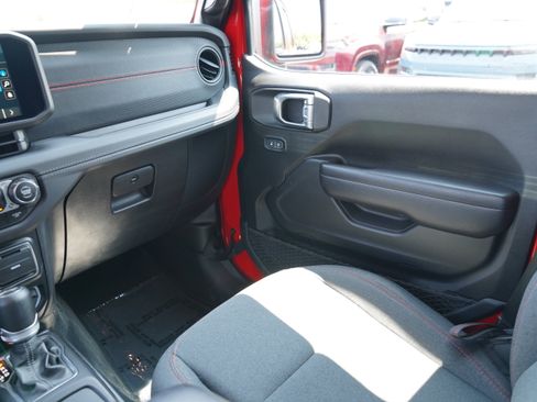 Used 2024 Jeep Wrangler Unlimited Rubicon AWD/4WD image 12